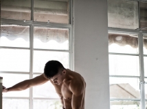 芭蕾舞男，性感薄纱裤，轮廓清晰可见。